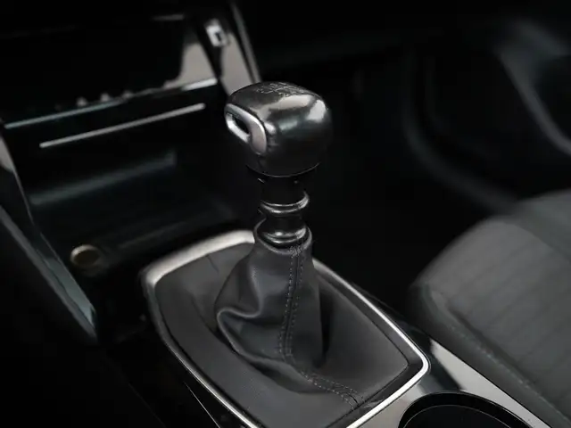 Peugeot 208 view 10