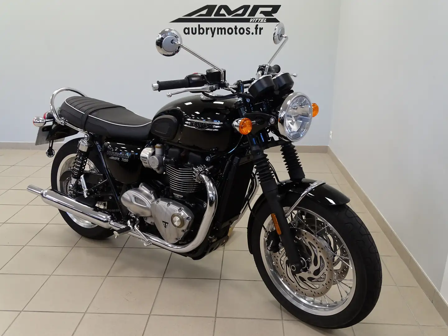 Triumph Bonneville T120 Noir - 1
