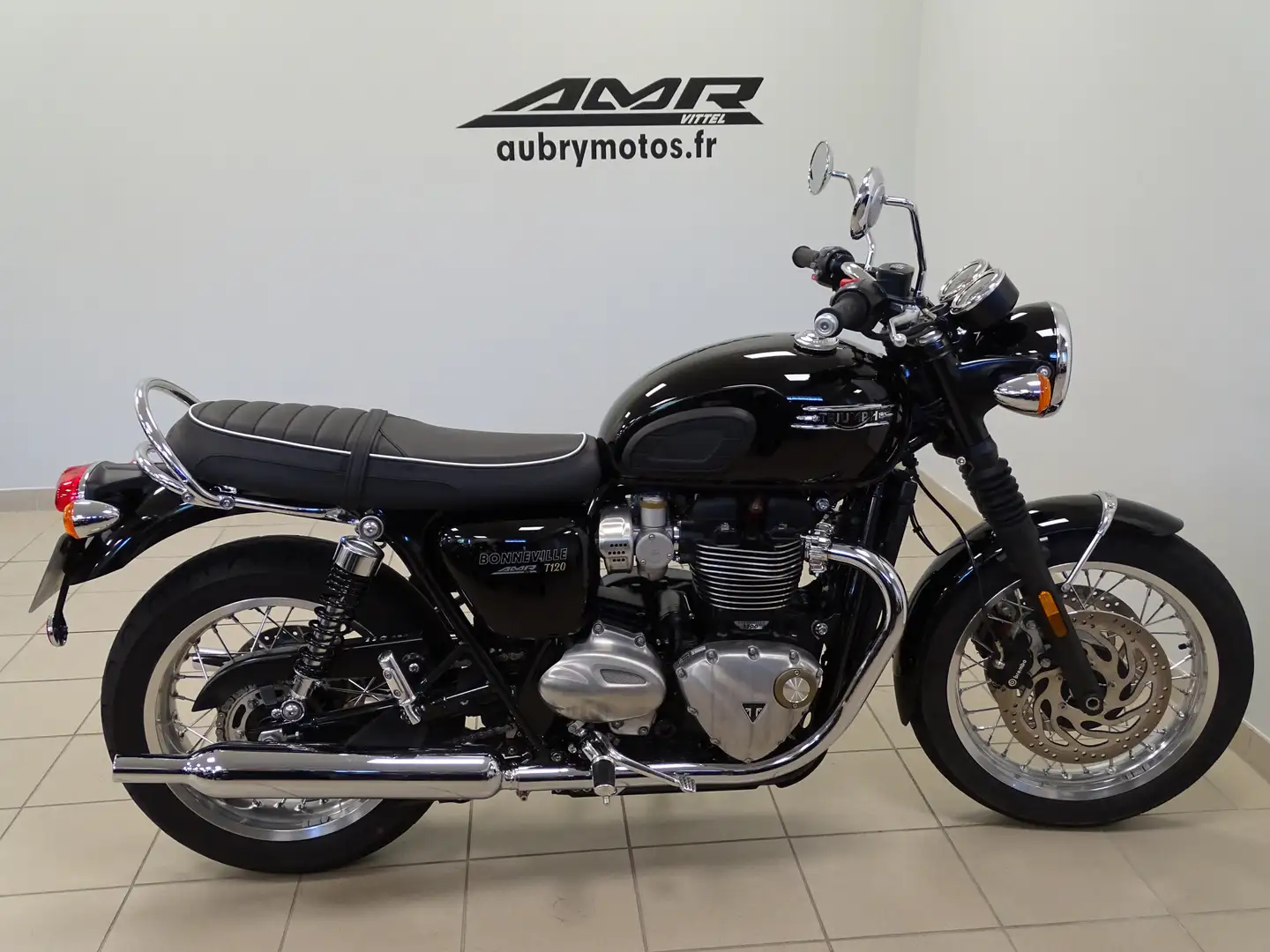 Triumph Bonneville T120 Noir - 2