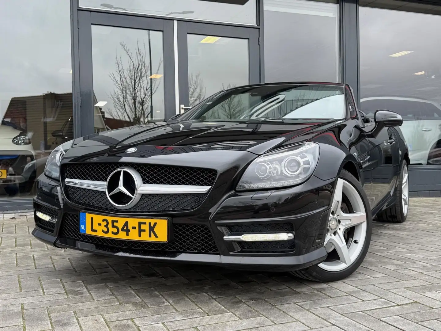 Mercedes-Benz SLK 200 AMG Xenon Leder Navi Airscarf Schwarz - 2
