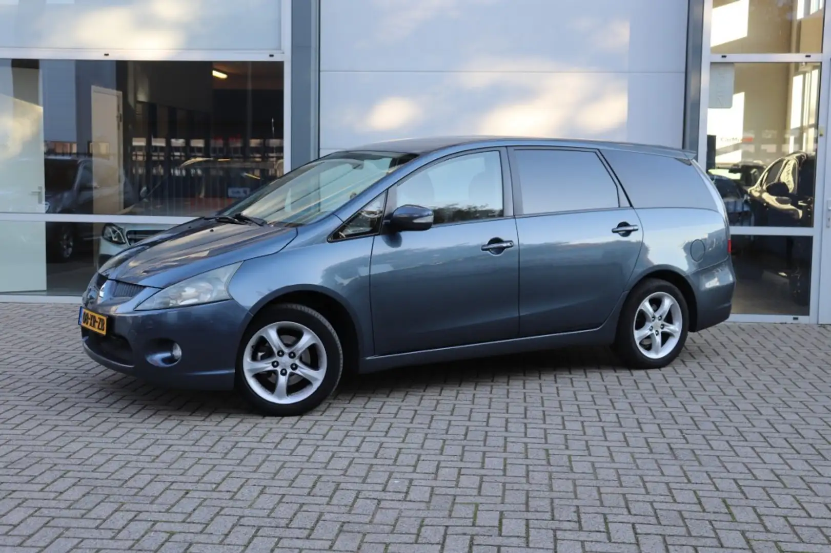 Mitsubishi Grandis 2.4-16V INTENSE/7PERS/CRUISE/PDC Grijs - 1