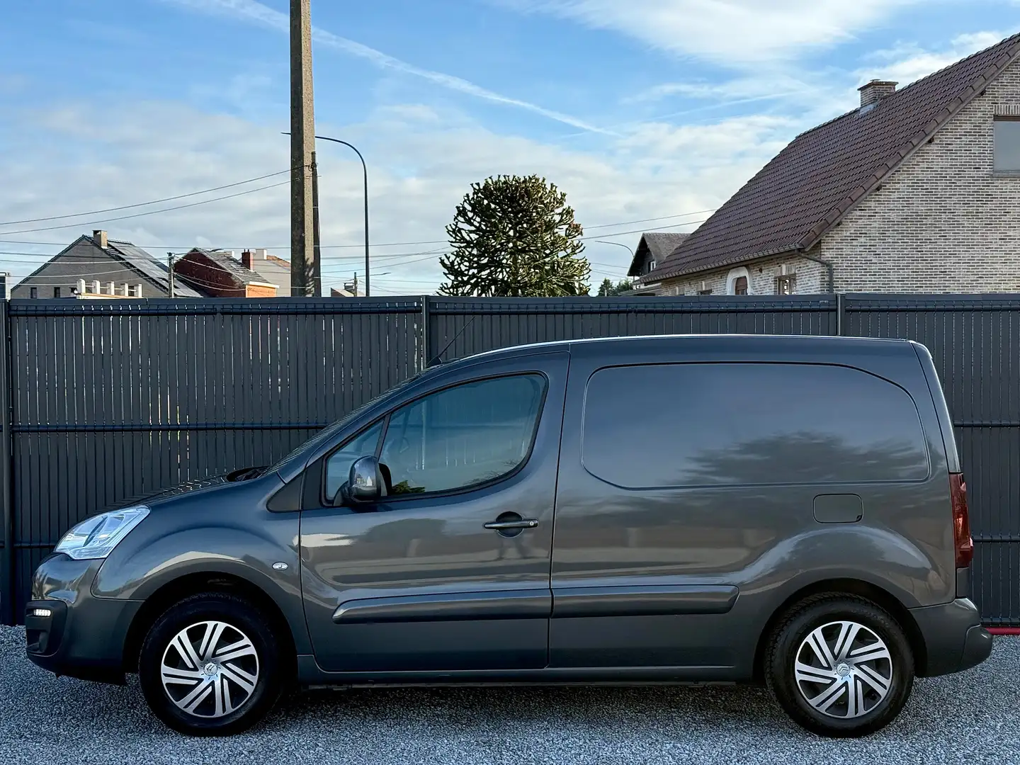 Citroen Berlingo 1.6 BlueHDi | Utilitaire | 3Place | Navi | Airco Grijs - 2