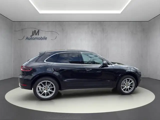 Porsche Macan view 8
