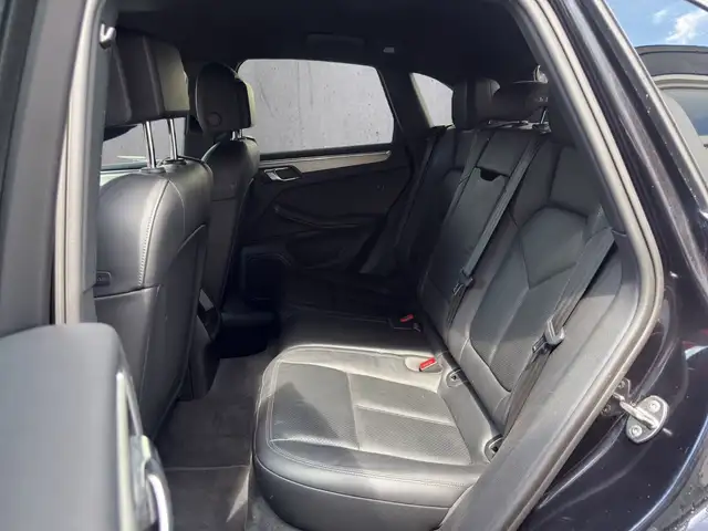 Porsche Macan view 10