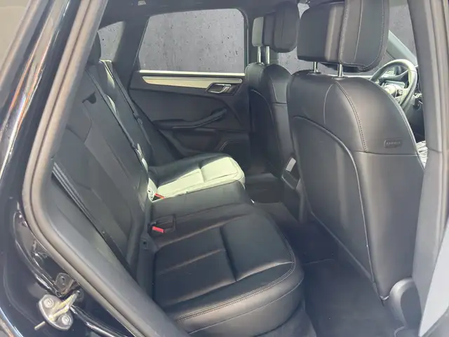Porsche Macan view 11