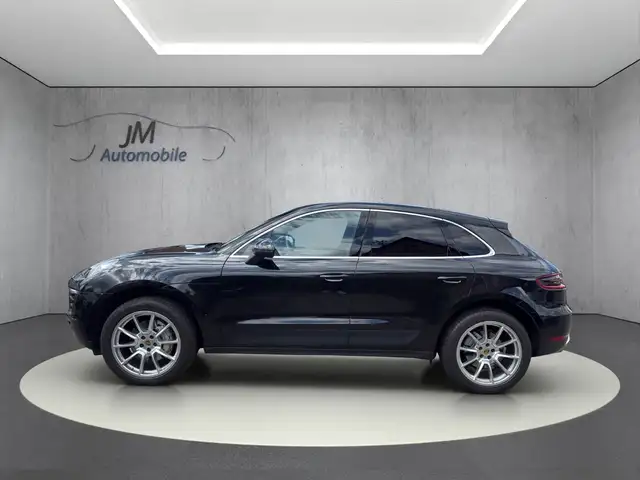 Porsche Macan view 4