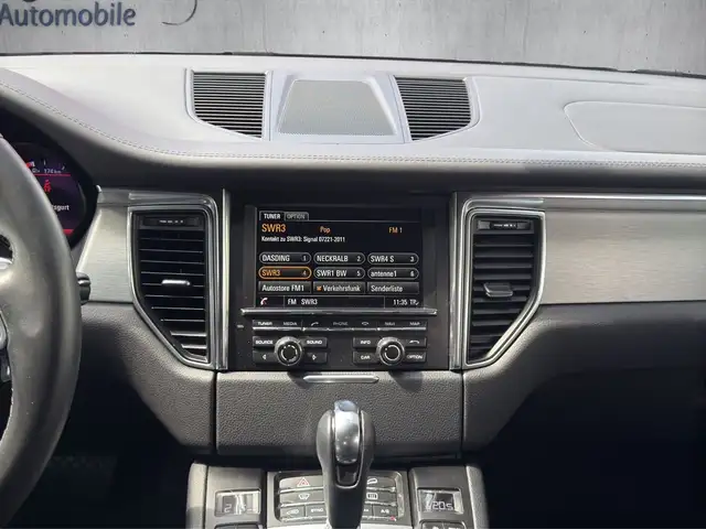 Porsche Macan view 14