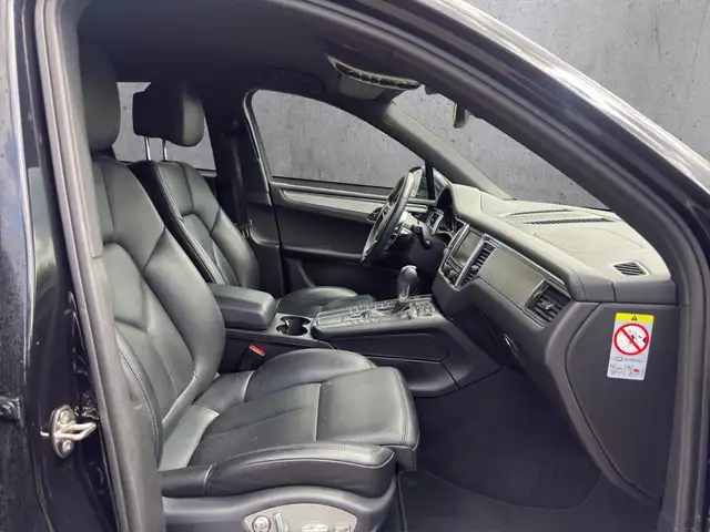 Porsche Macan view 12