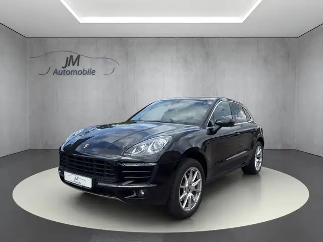 Porsche Macan view 3