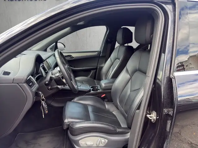 Porsche Macan view 9