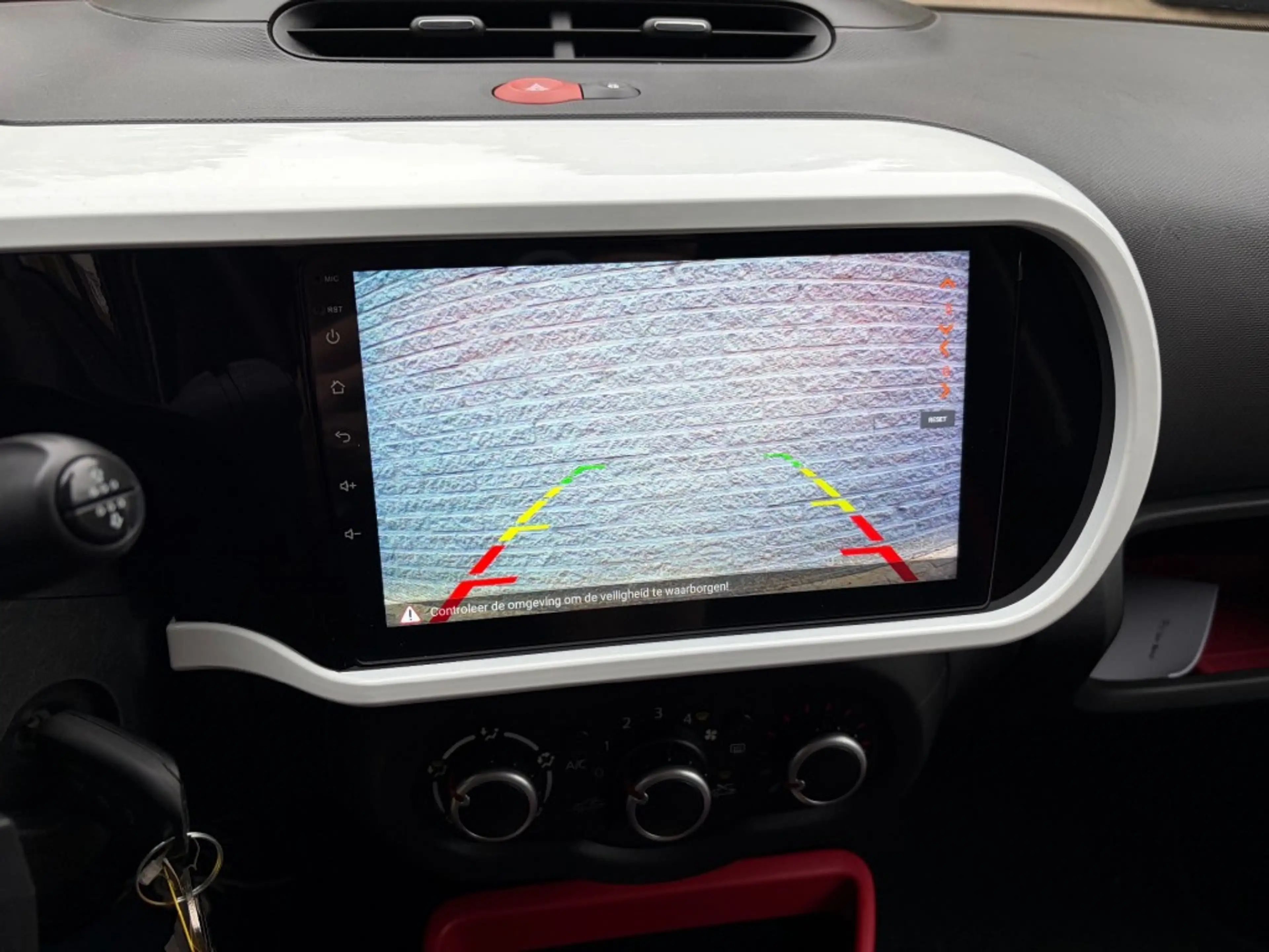 Renault Twingo 1.0 SCE COLLECTION — photo 13