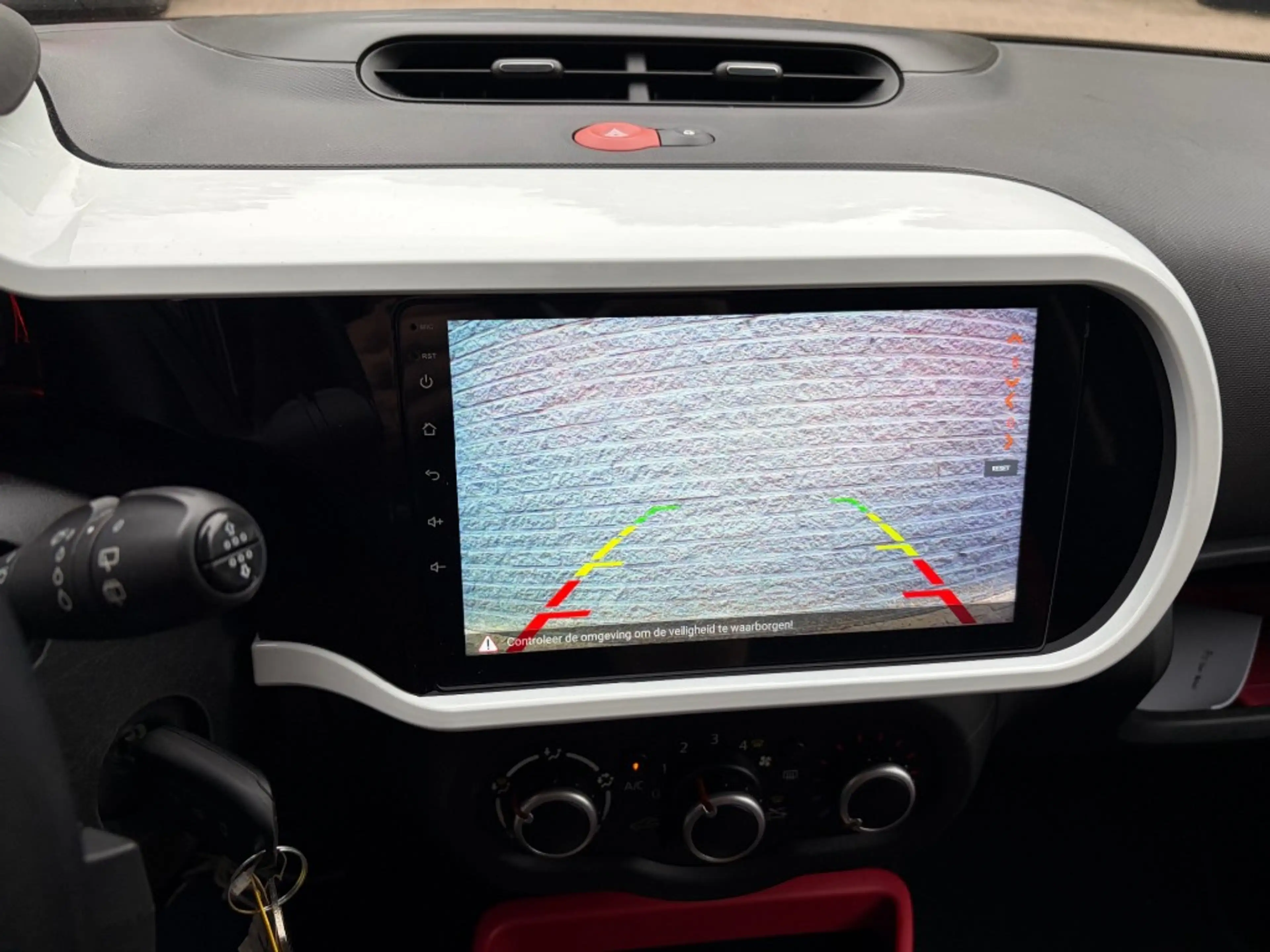 Renault Twingo 1.0 SCE COLLECTION — photo 14