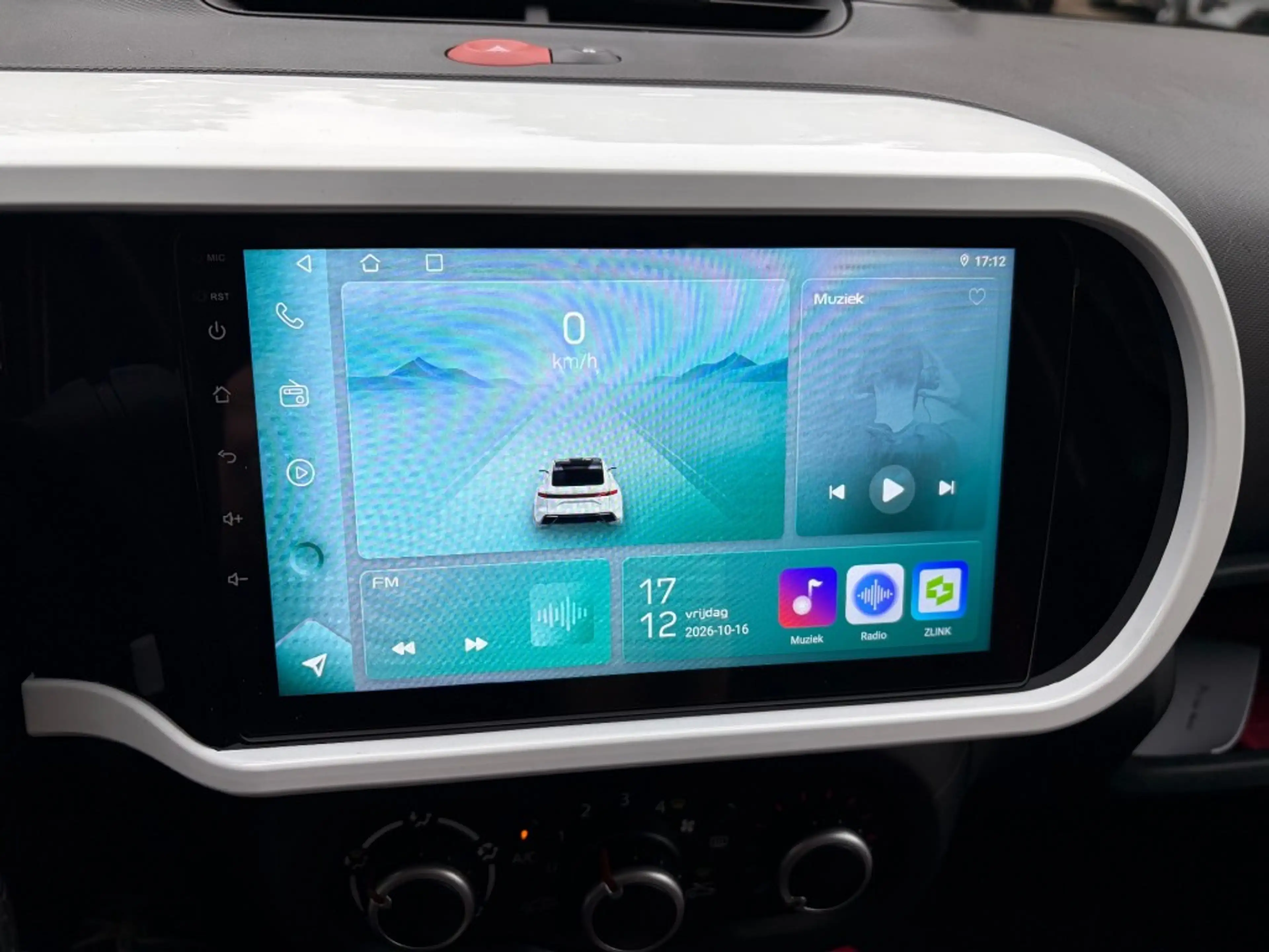 Renault Twingo 1.0 SCE COLLECTION — photo 12