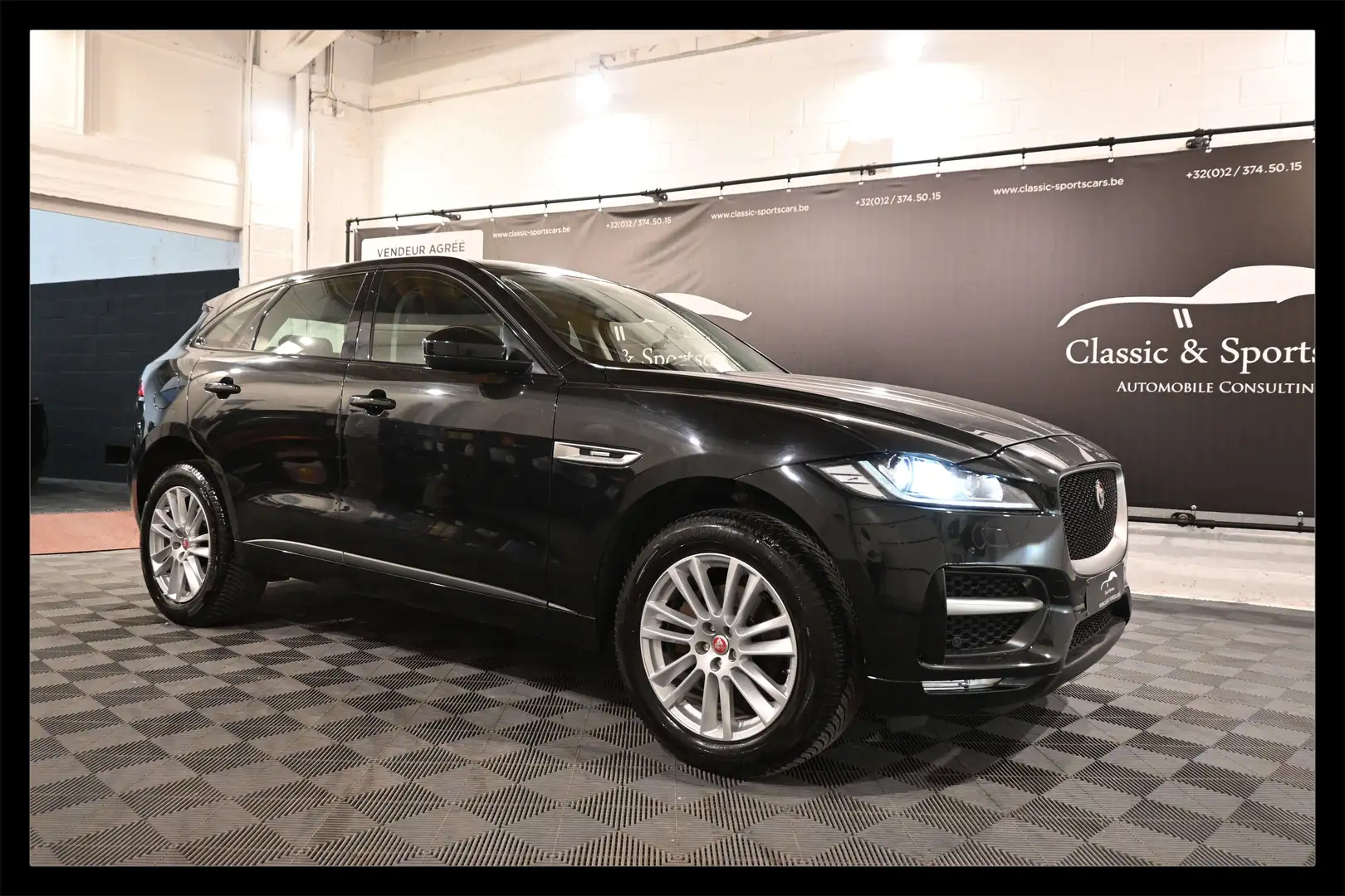 Jaguar F-Pace 2.0 D AWD R-SPORT / PANO / CAMERA / FULL Noir - 1