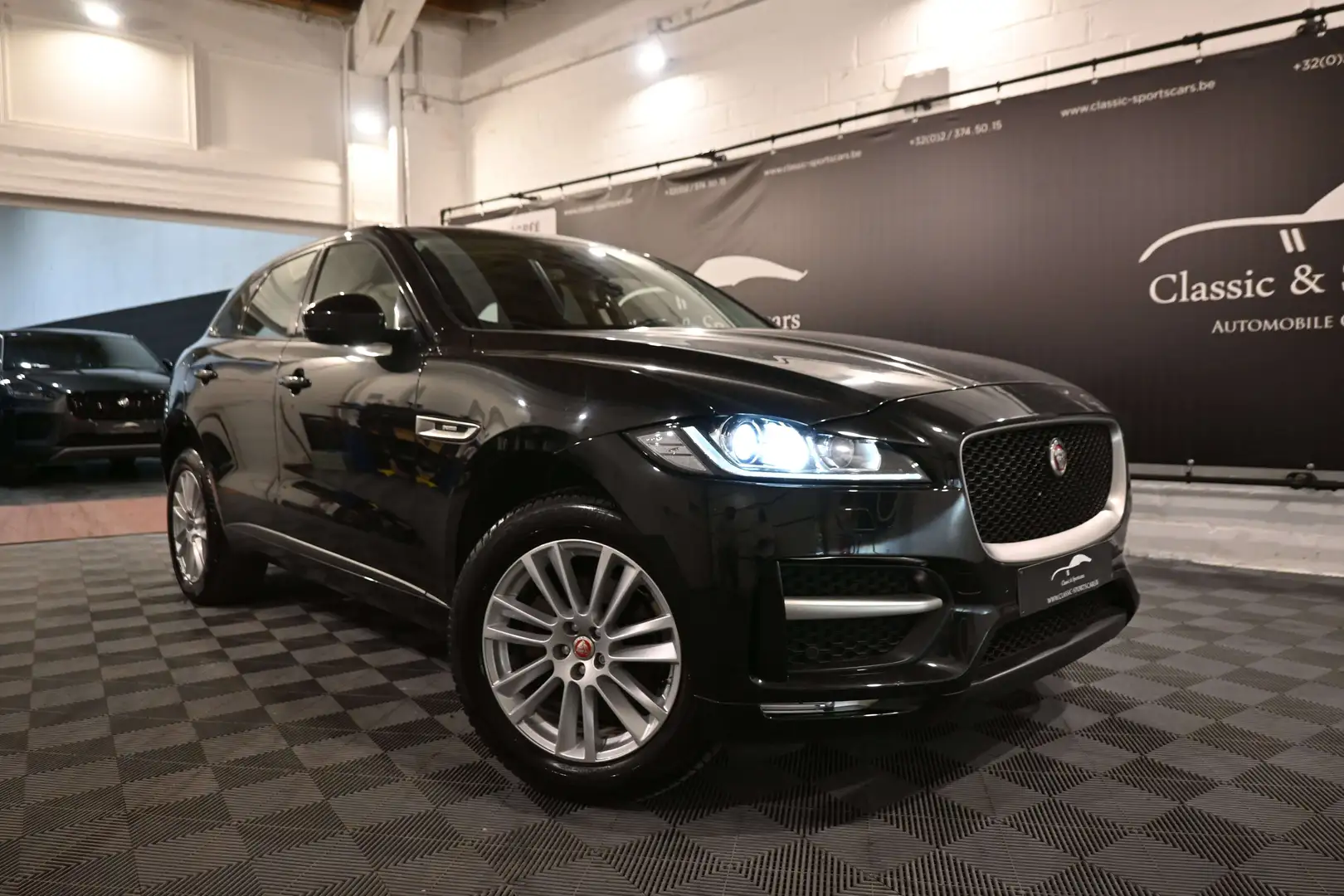 Jaguar F-Pace 2.0 D AWD R-SPORT / PANO / CAMERA / FULL Noir - 2