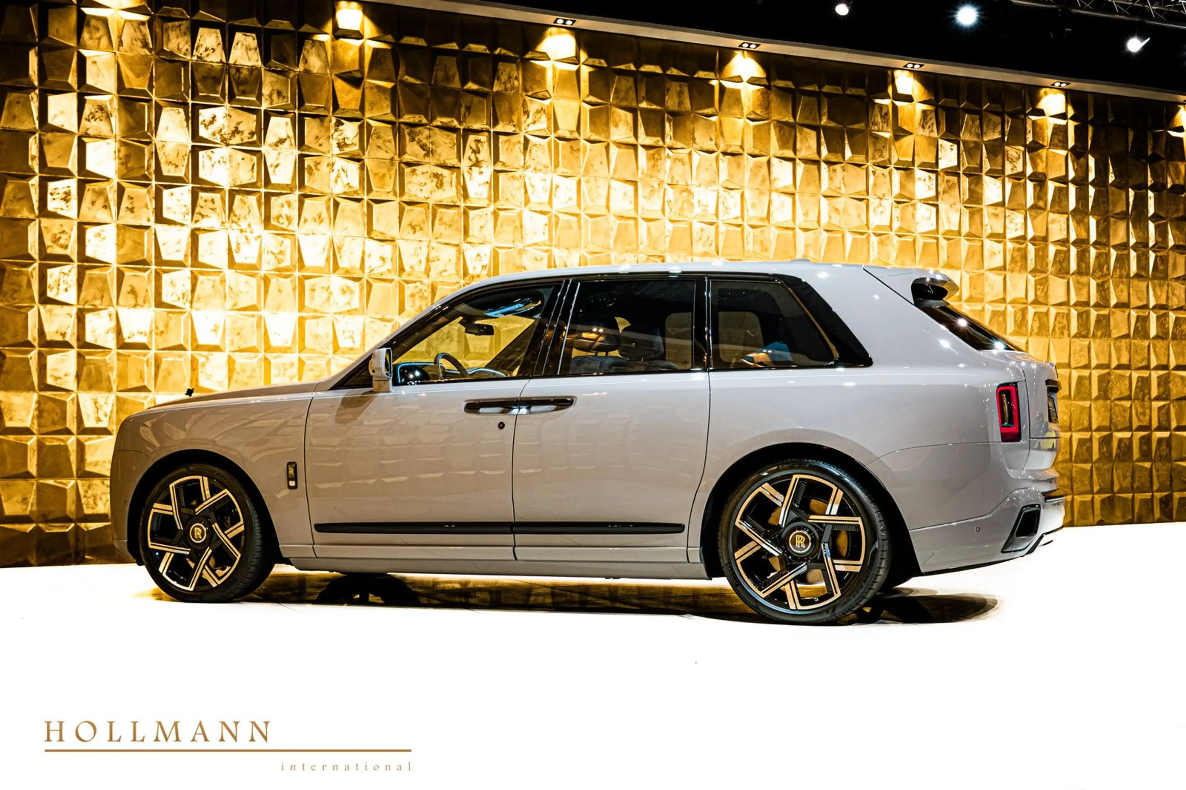 Rolls-Royce Cullinan CULLINAN SERIES II BLACK BADGE — photo 11