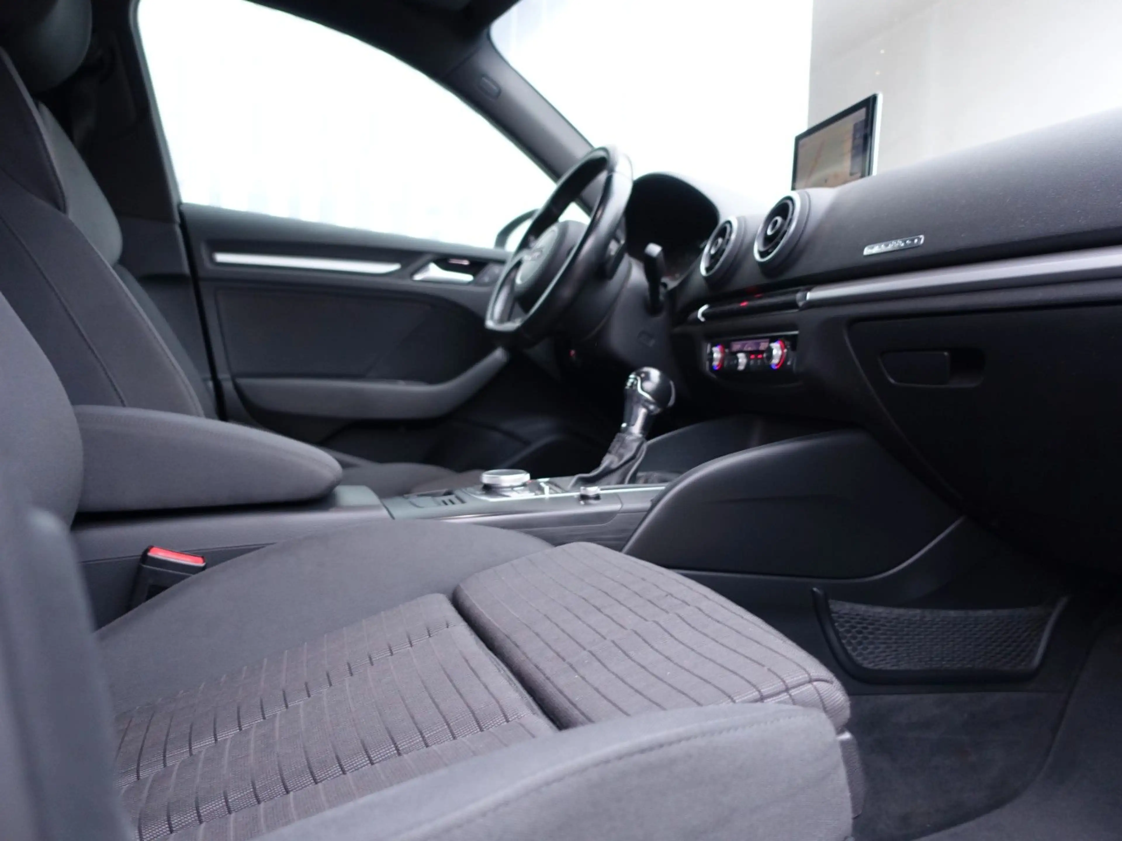 Audi A3 Sportback quattro S-LINE/1.HAND/LED/NAVI — photo 11