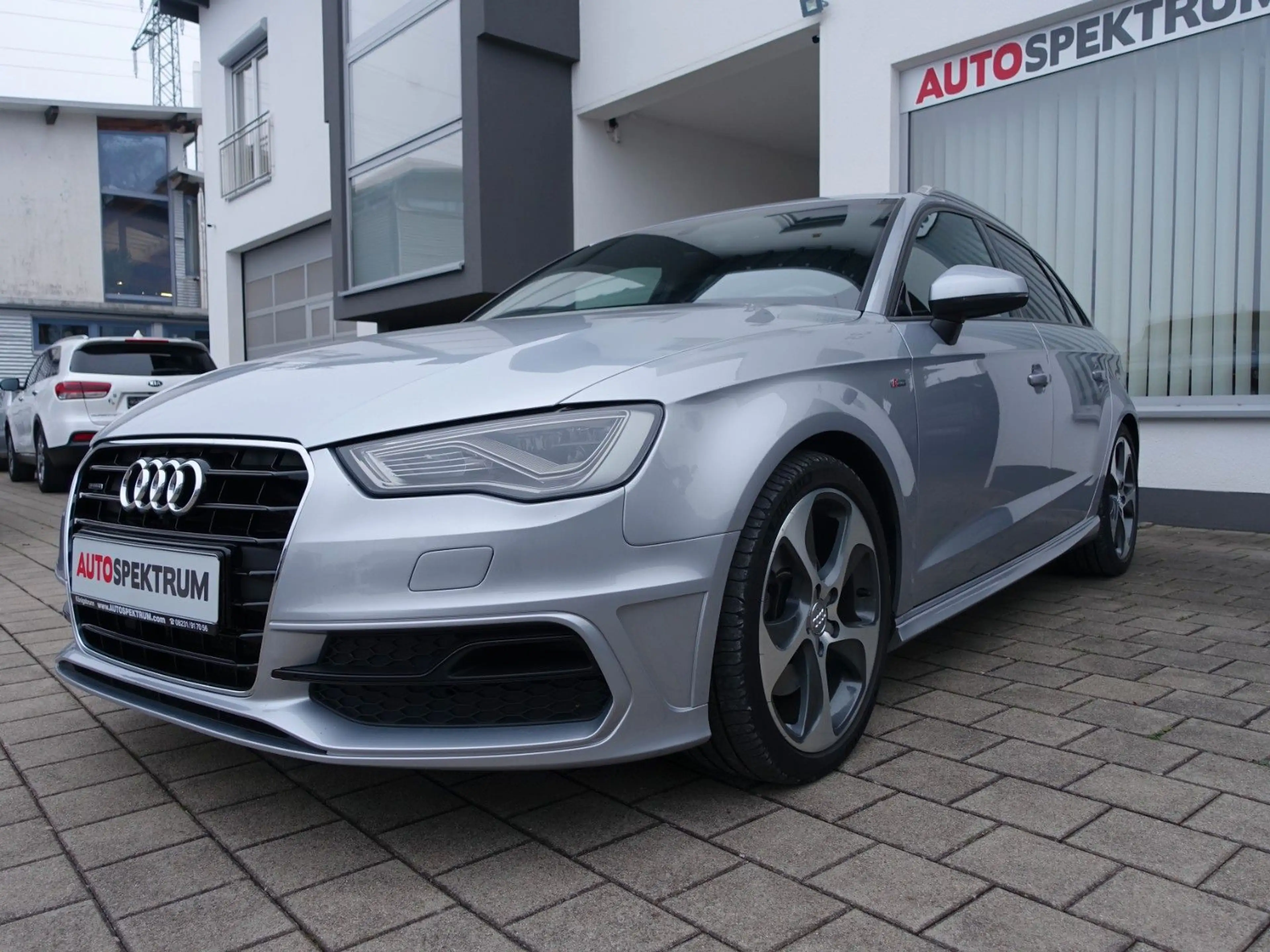 Audi A3 Sportback quattro S-LINE/1.HAND/LED/NAVI — photo 4