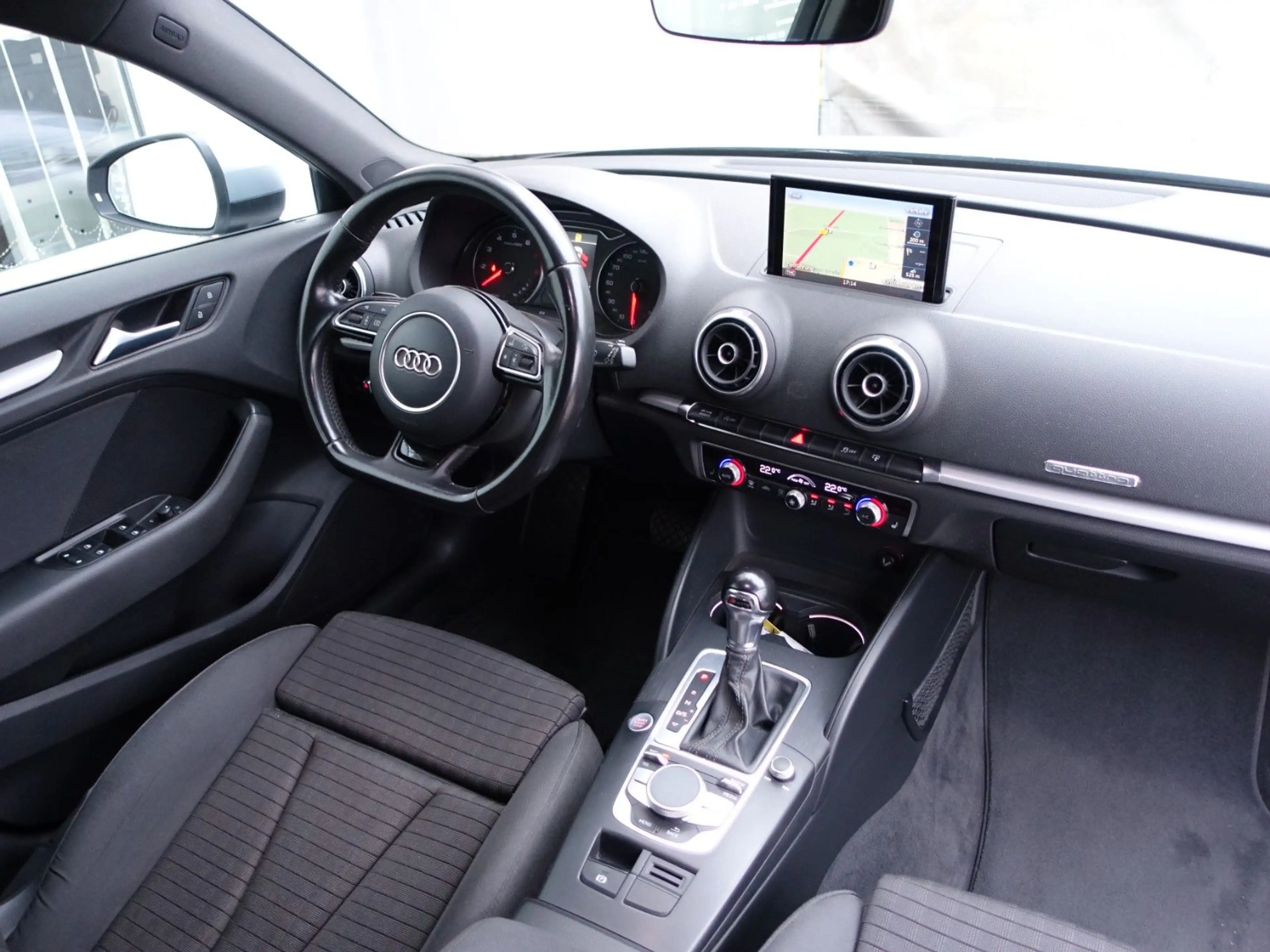 Audi A3 Sportback quattro S-LINE/1.HAND/LED/NAVI — photo 14