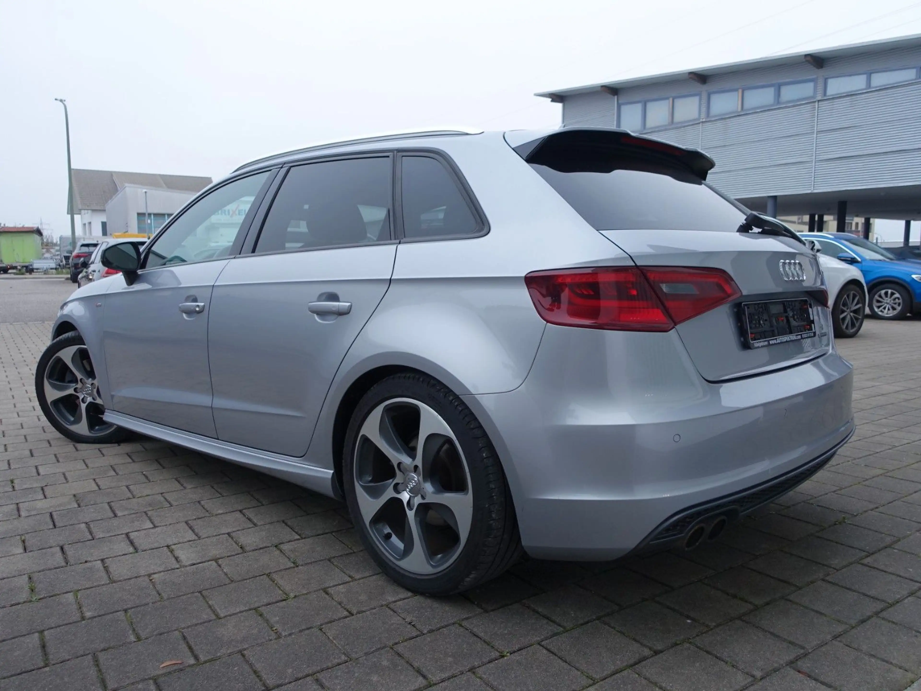 Audi A3 Sportback quattro S-LINE/1.HAND/LED/NAVI — photo 3