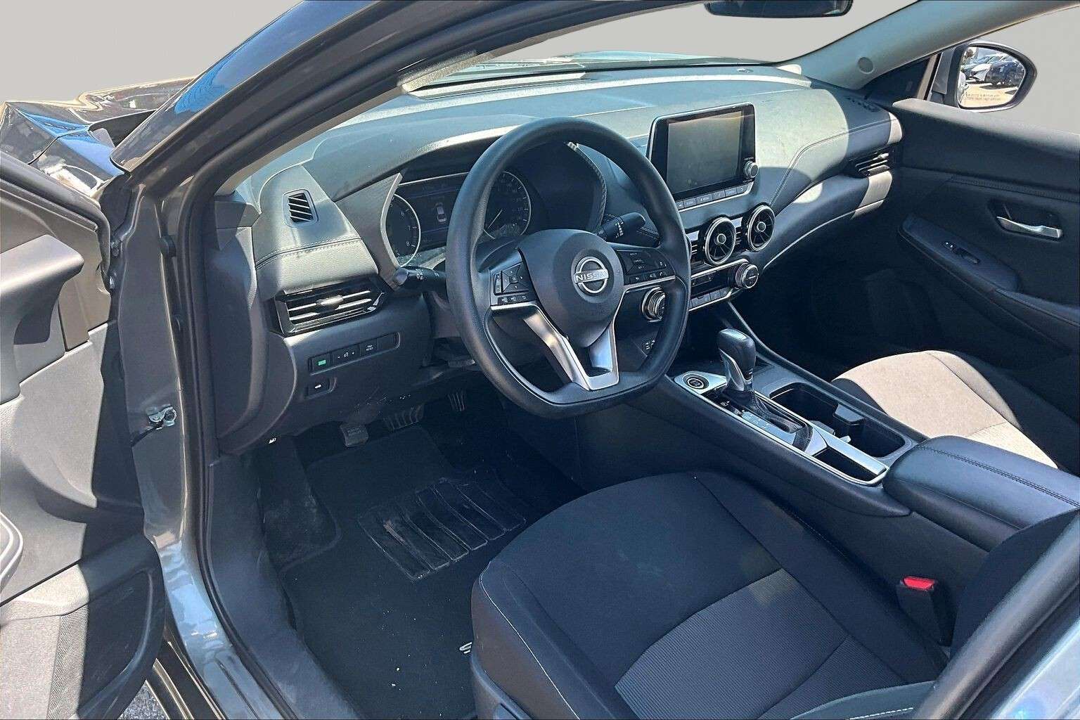 2025 Nissan Sentra SV | Keyless Start | CarPlay/Android Auto — снимка 2