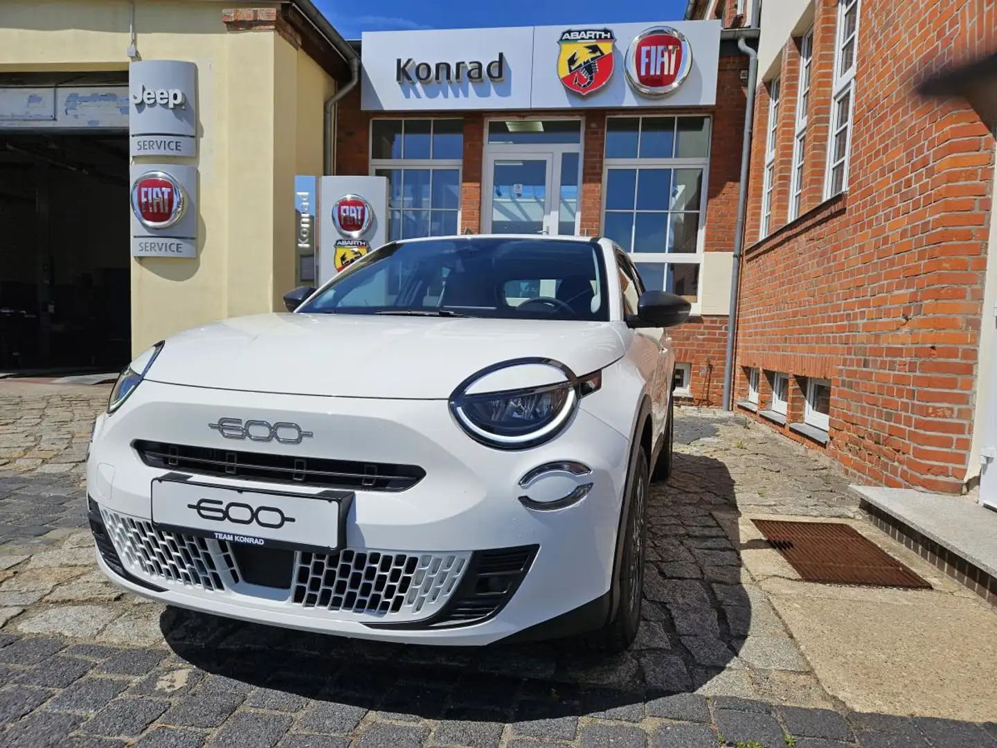 Fiat 600 1.2T MHEV 136 PS - sofort verfügbar - LED - PDC - Weiß - 1