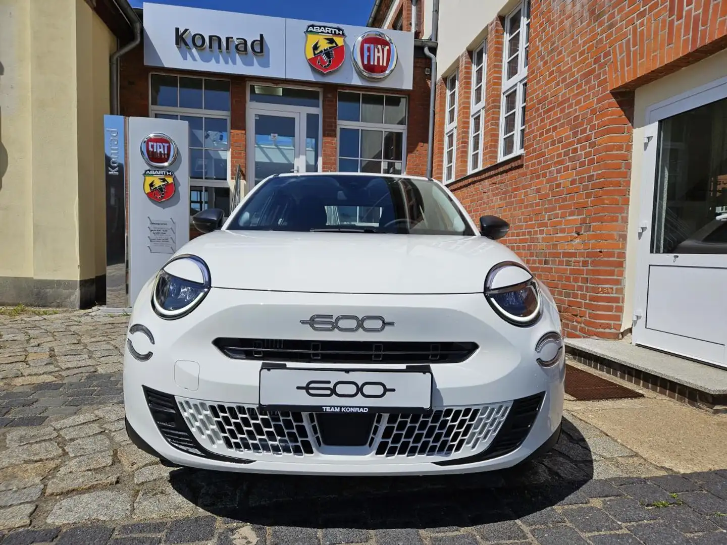 Fiat 600 1.2T MHEV 136 PS - sofort verfügbar - LED - PDC - Weiß - 2