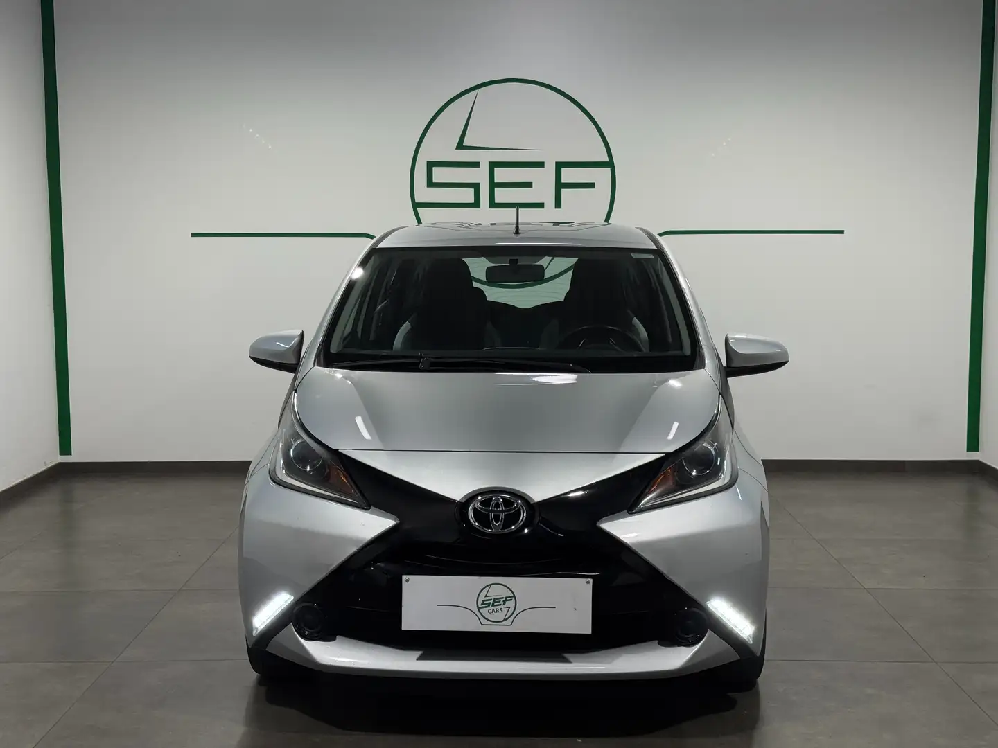Toyota Aygo ** 1.0i VVT-i ** x-play ** Garantie 12 mois ** Gri - 2