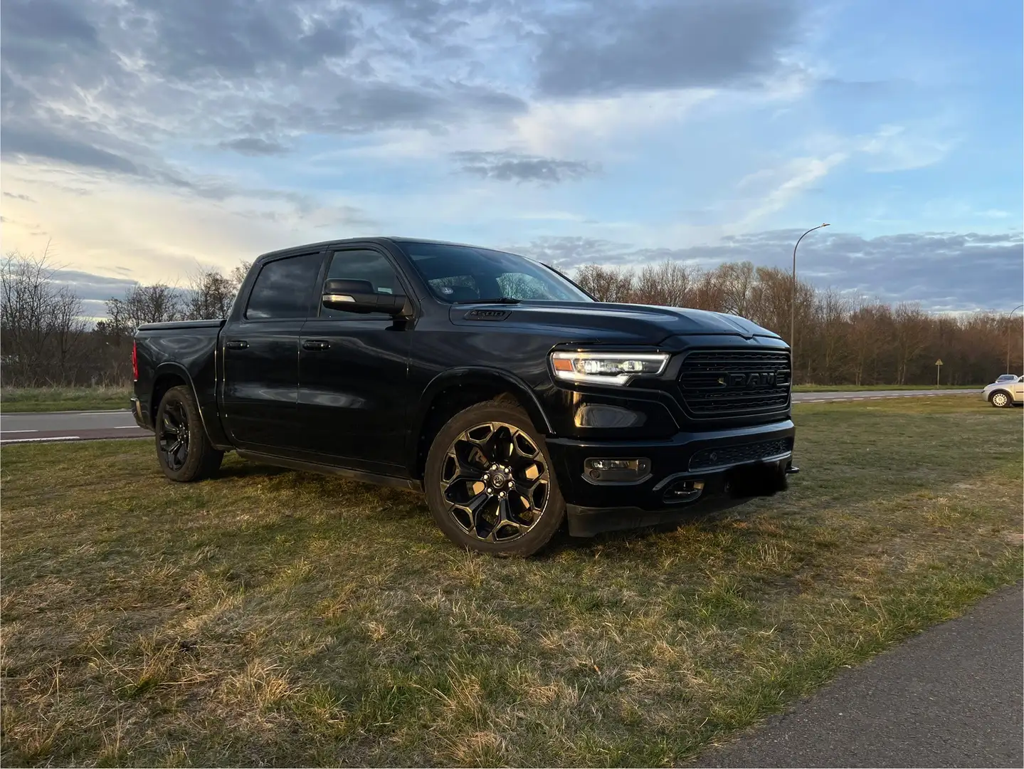 Dodge RAM 1500 LIMITED Noir - 1