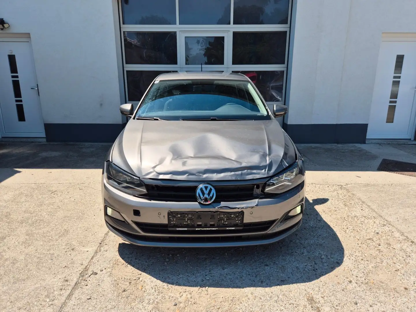 Volkswagen Polo VI Trendline Grau - 1