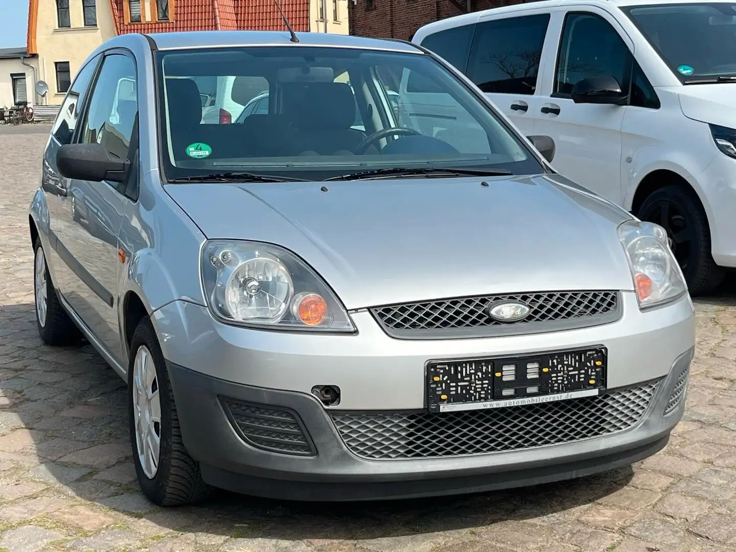 Ford Fiesta Ambiente Silber - 2