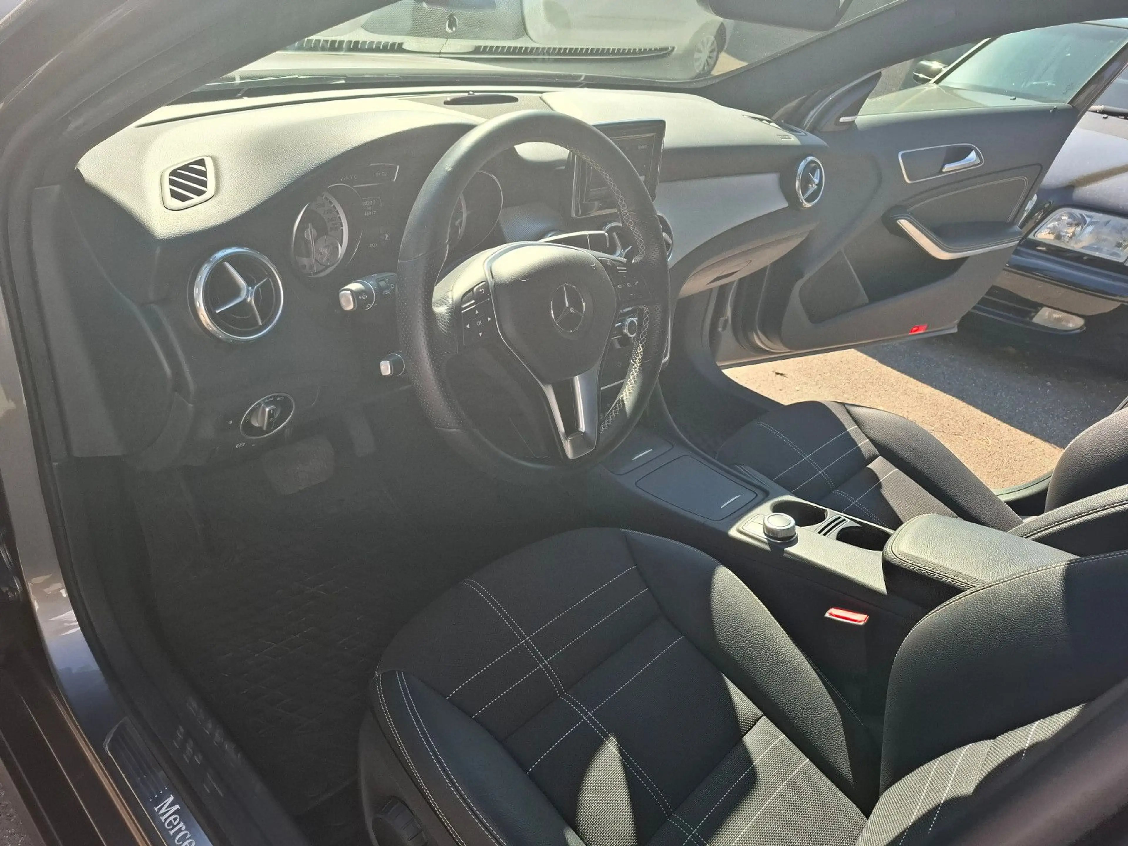 Mercedes-Benz GLA 200 GLA GLA 200 Automatikgetriebe* — photo 13