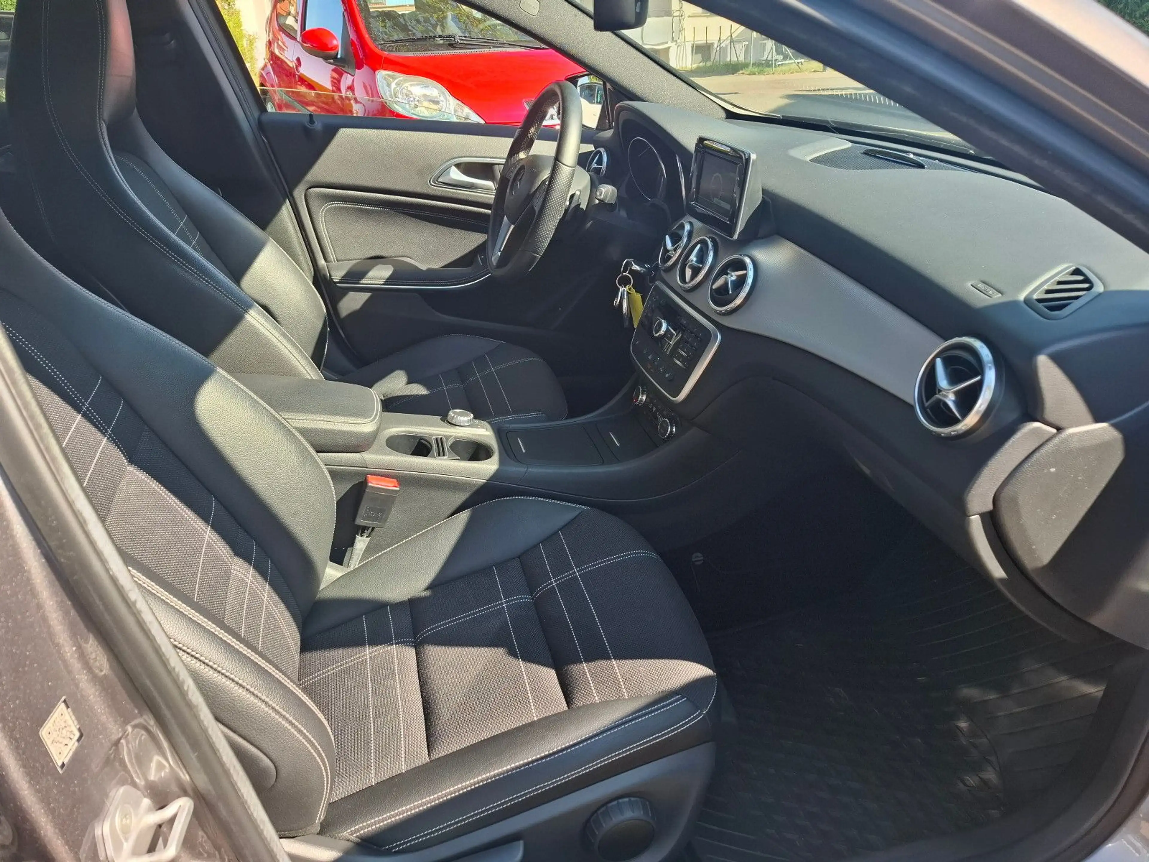 Mercedes-Benz GLA 200 GLA GLA 200 Automatikgetriebe* — photo 10
