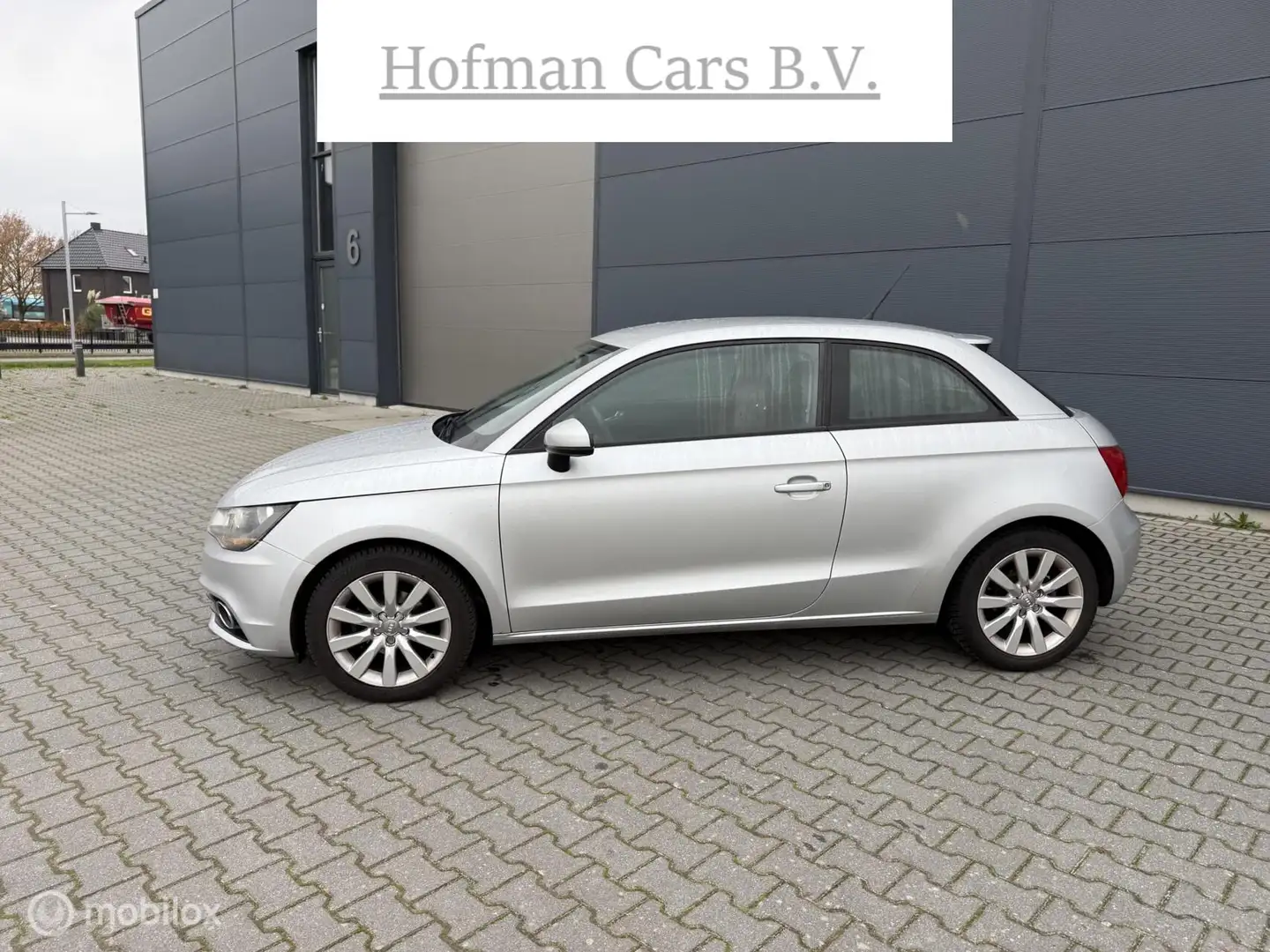 Audi A1 1.2 TFSI Attraction Pro Line Business Grijs - 2