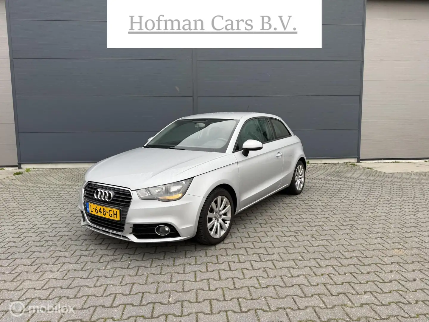 Audi A1 1.2 TFSI Attraction Pro Line Business Grijs - 1