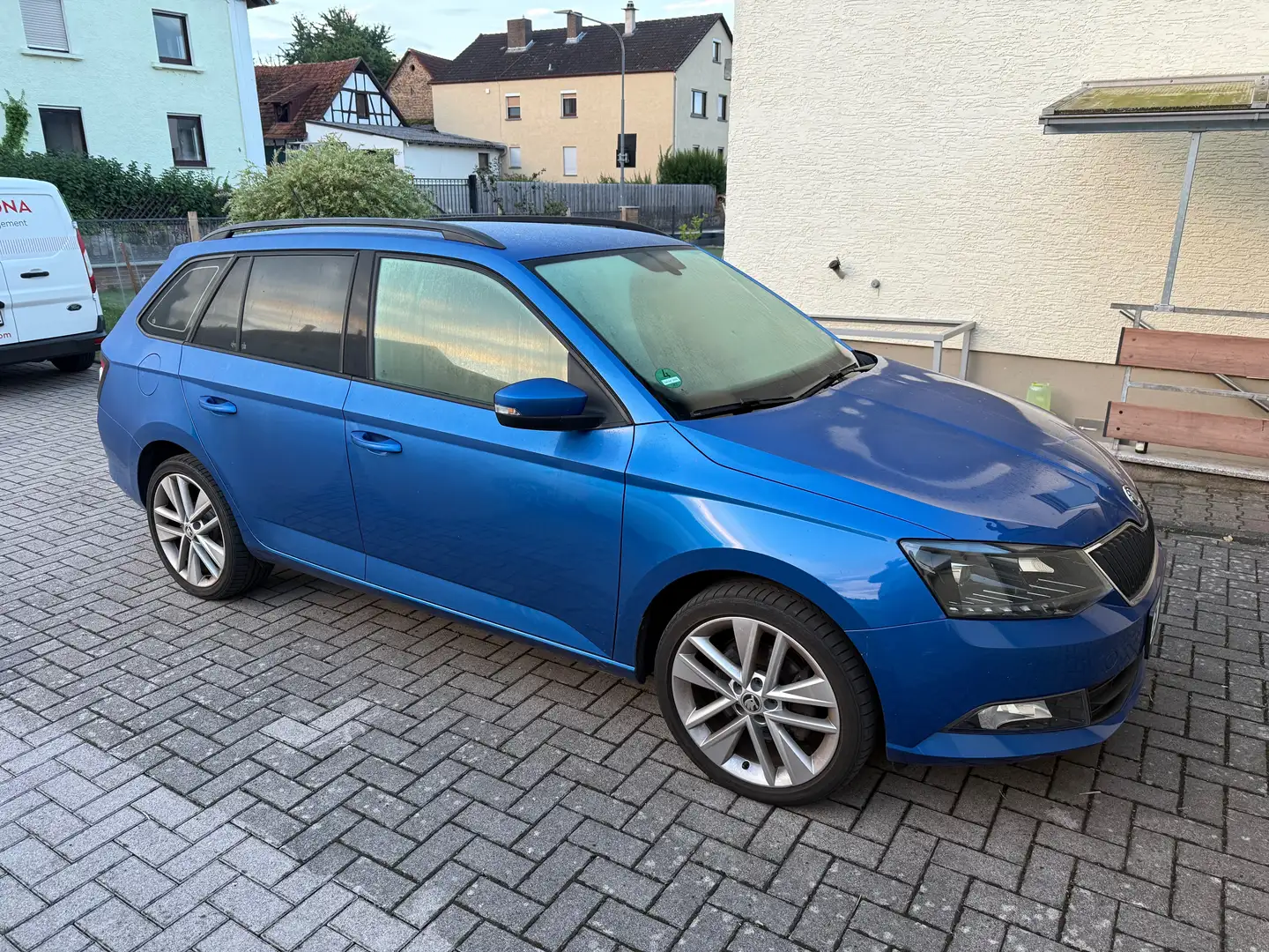 Skoda Fabia Combi 1.0 TSI Ambition Blau - 1