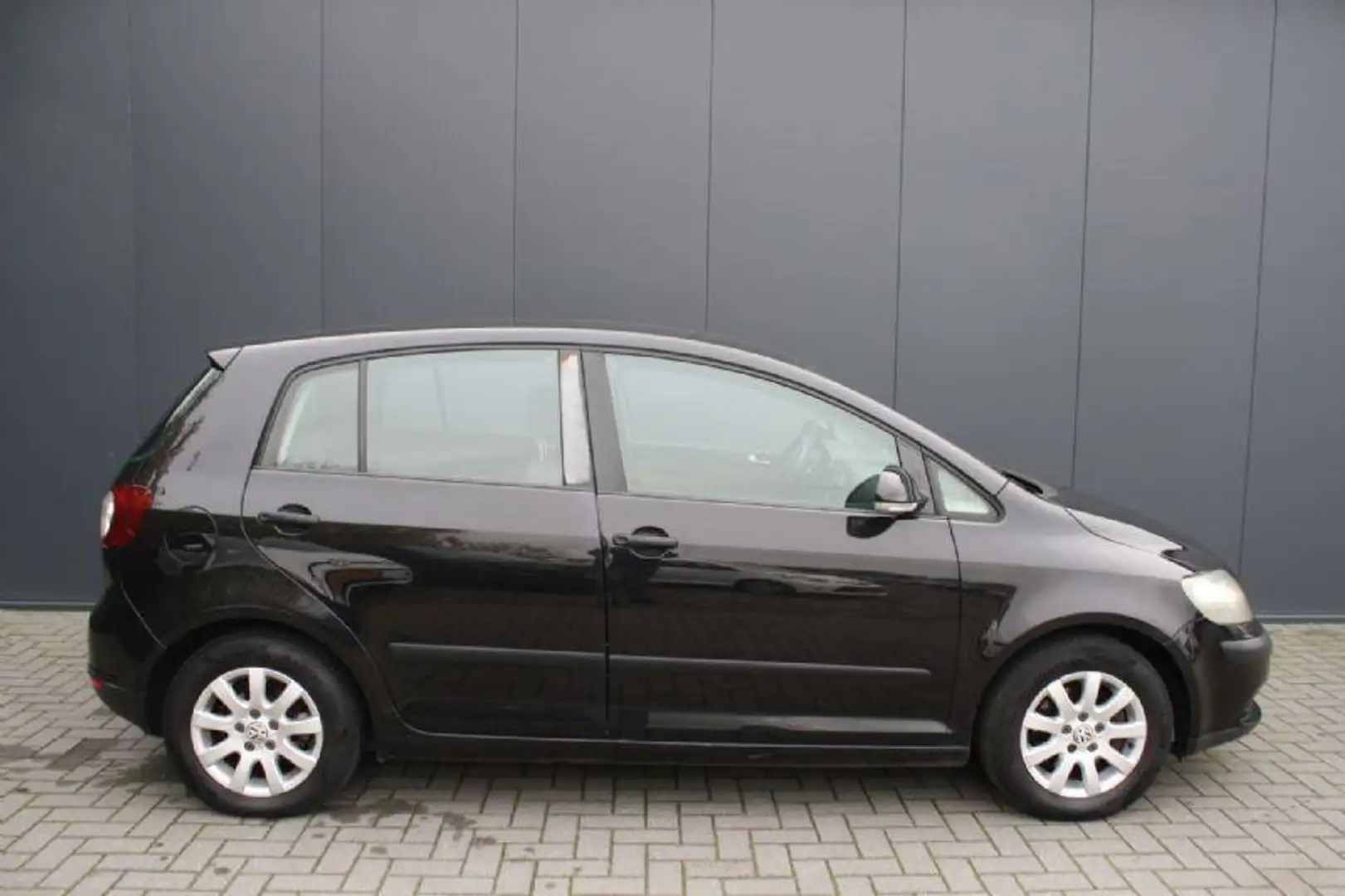 Volkswagen Golf Plus 1.6 FSI Comfortline - AIRCO Schwarz - 2