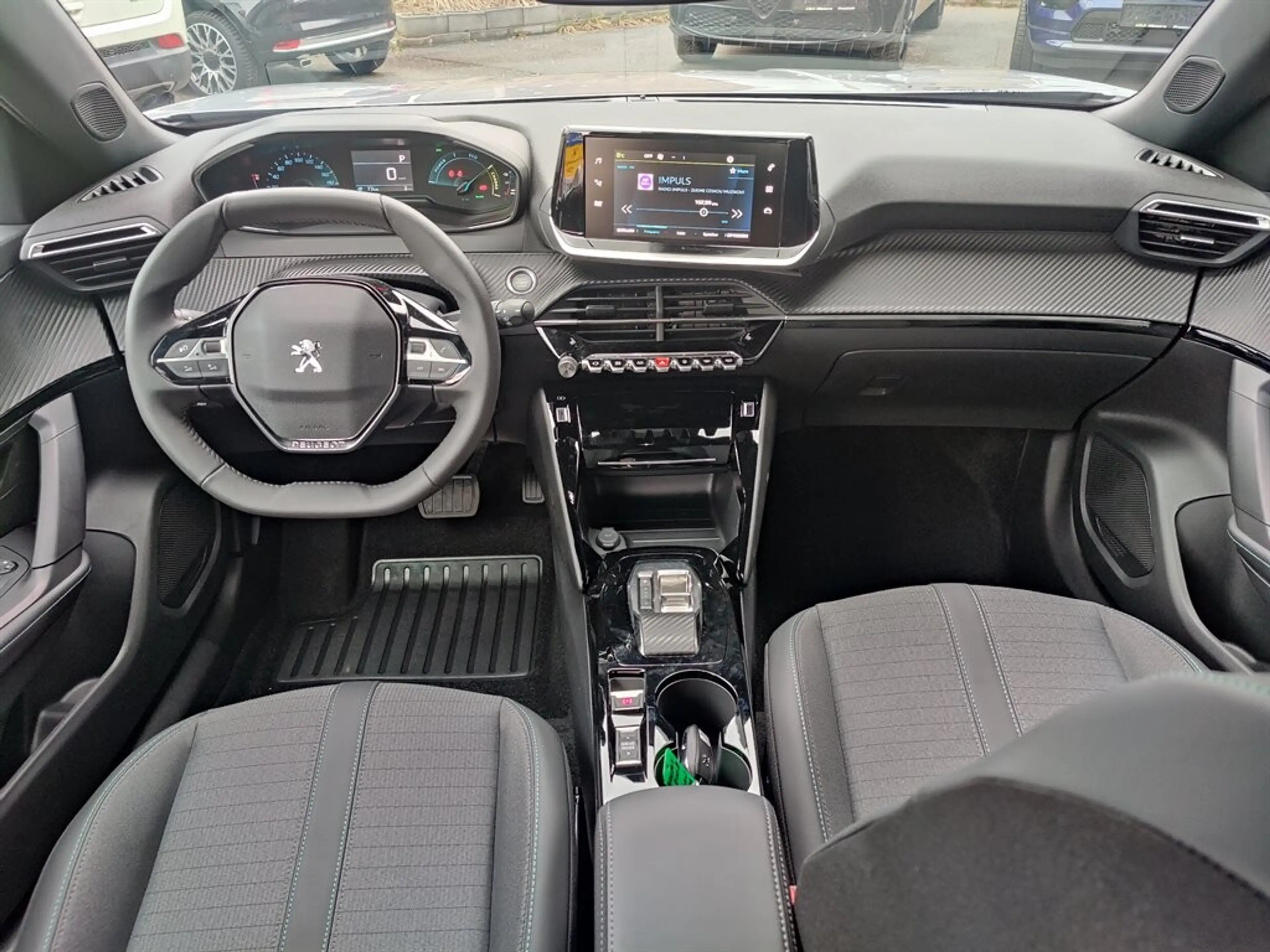 Peugeot e-2008 50kWh Allure — photo 10
