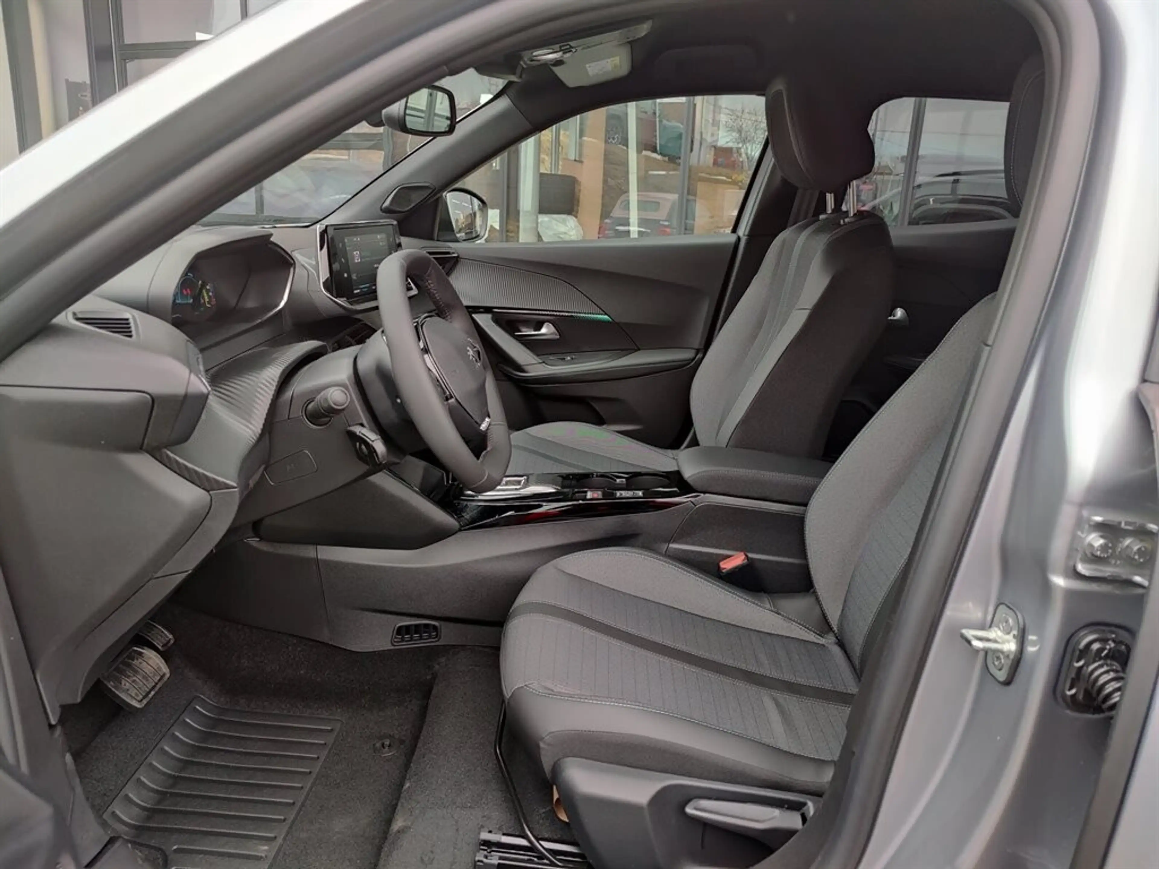 Peugeot e-2008 50kWh Allure — photo 7