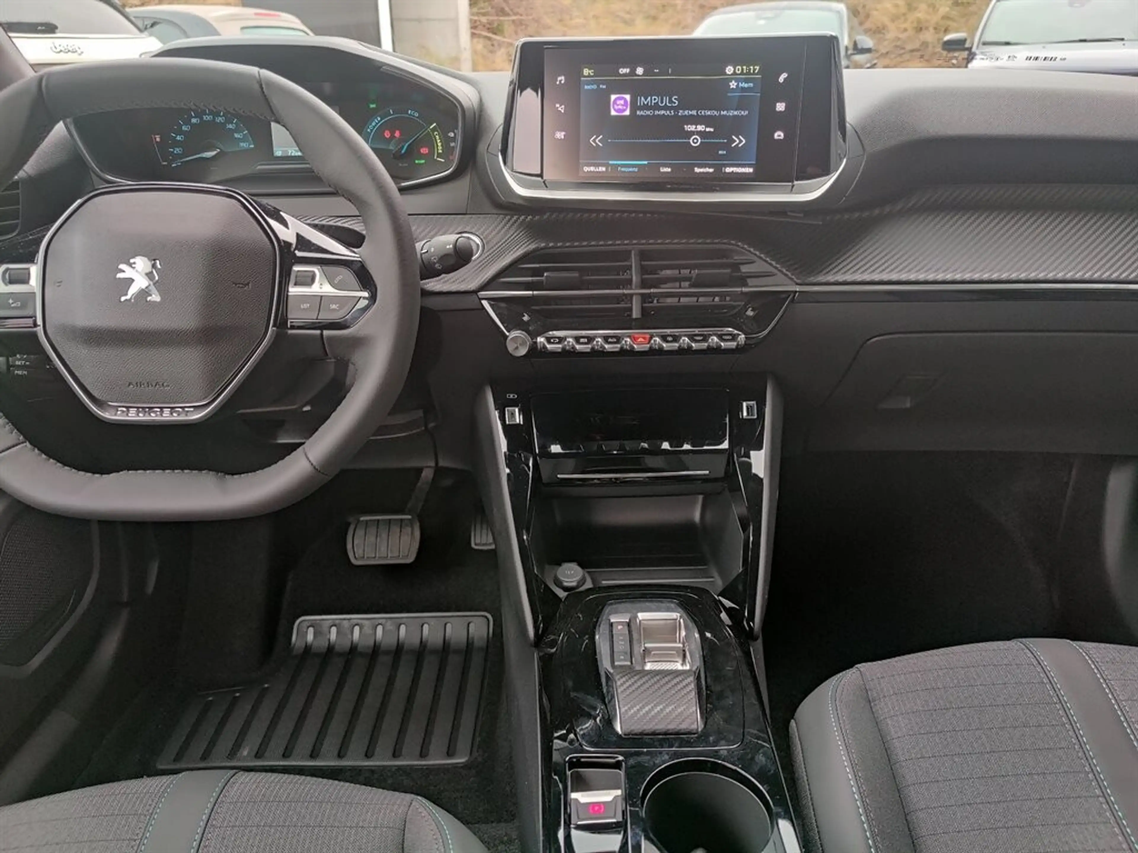 Peugeot e-2008 50kWh Allure — photo 12