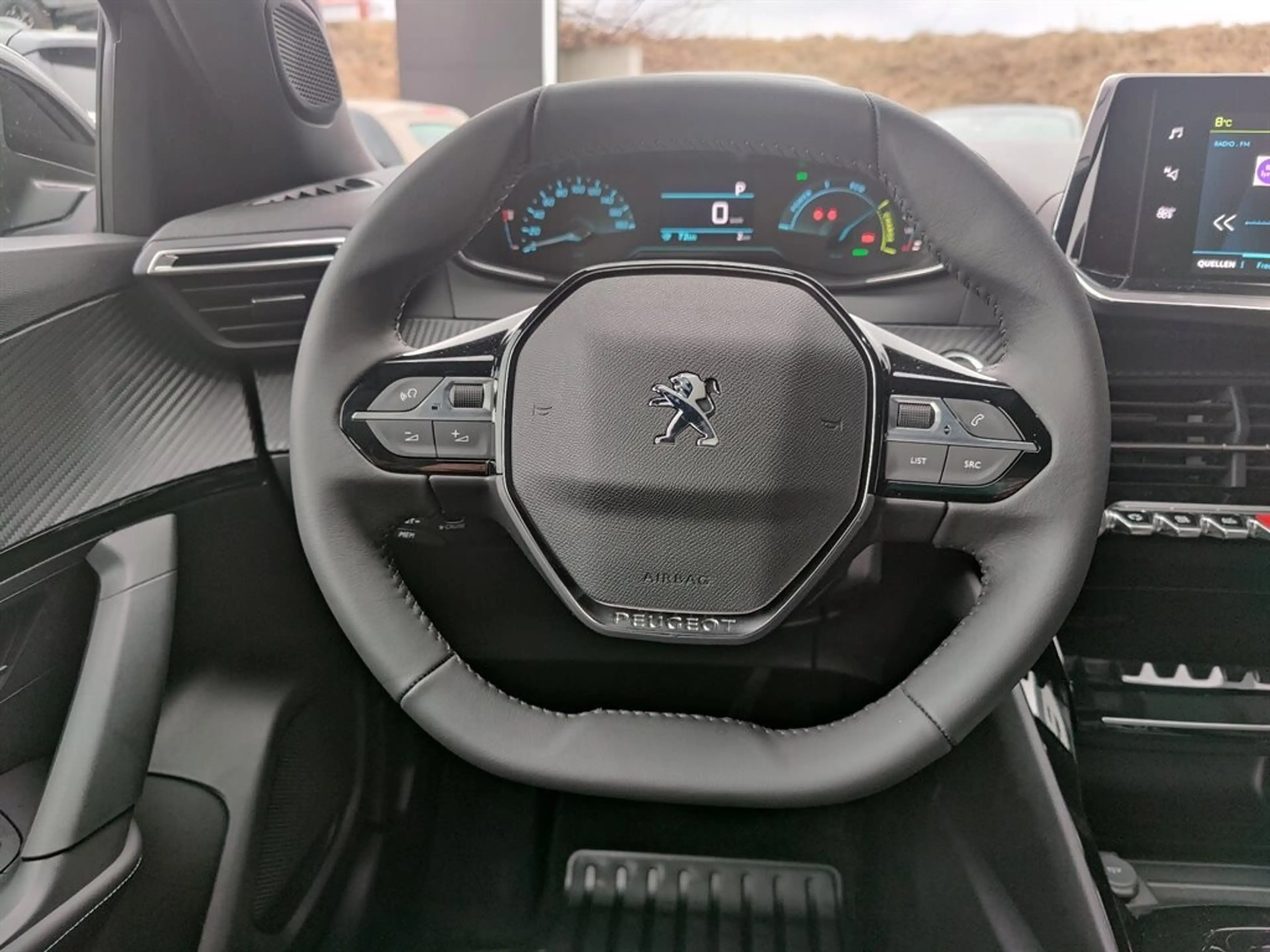 Peugeot e-2008 50kWh Allure — photo 11