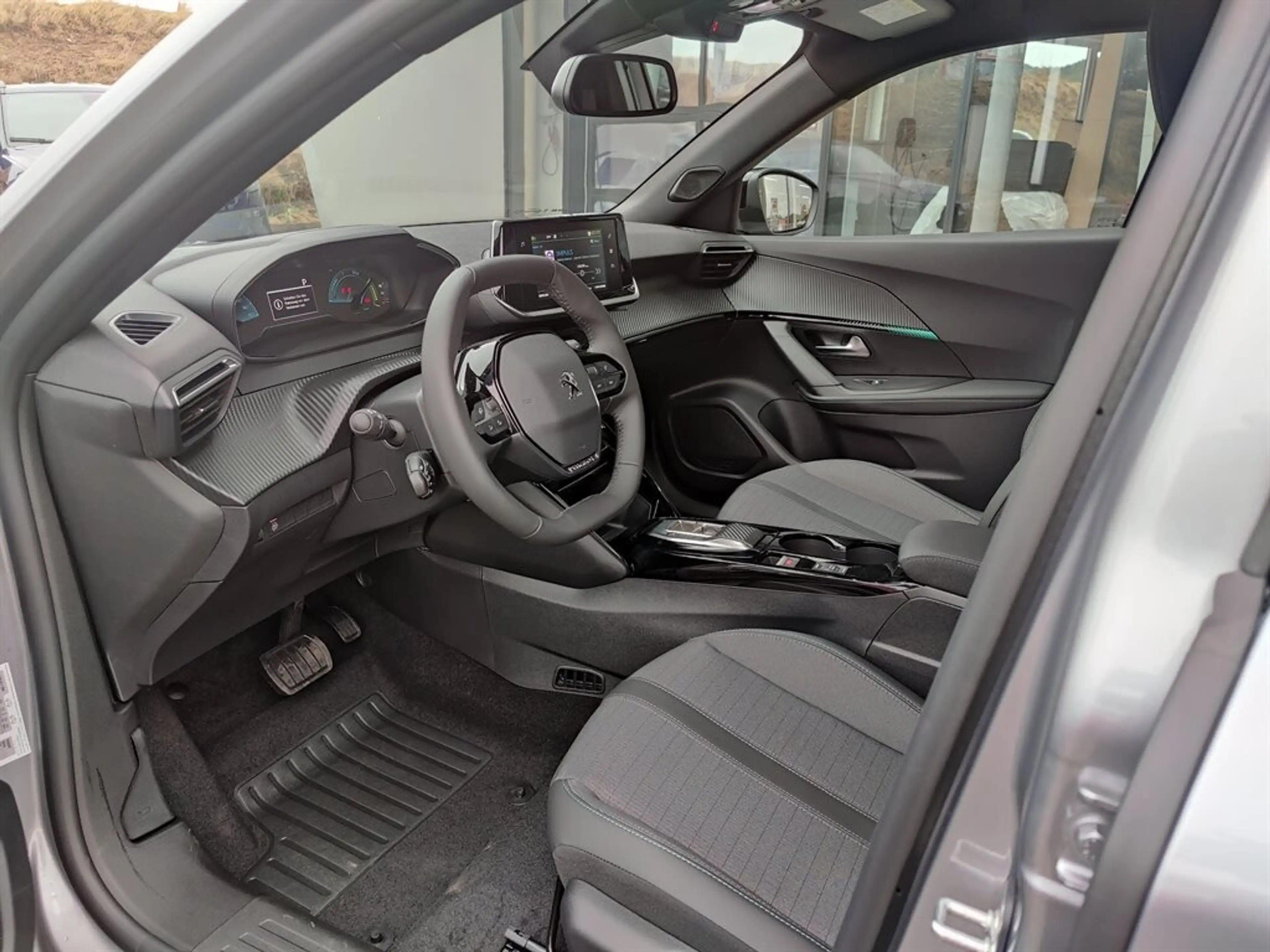 Peugeot e-2008 50kWh Allure — photo 6