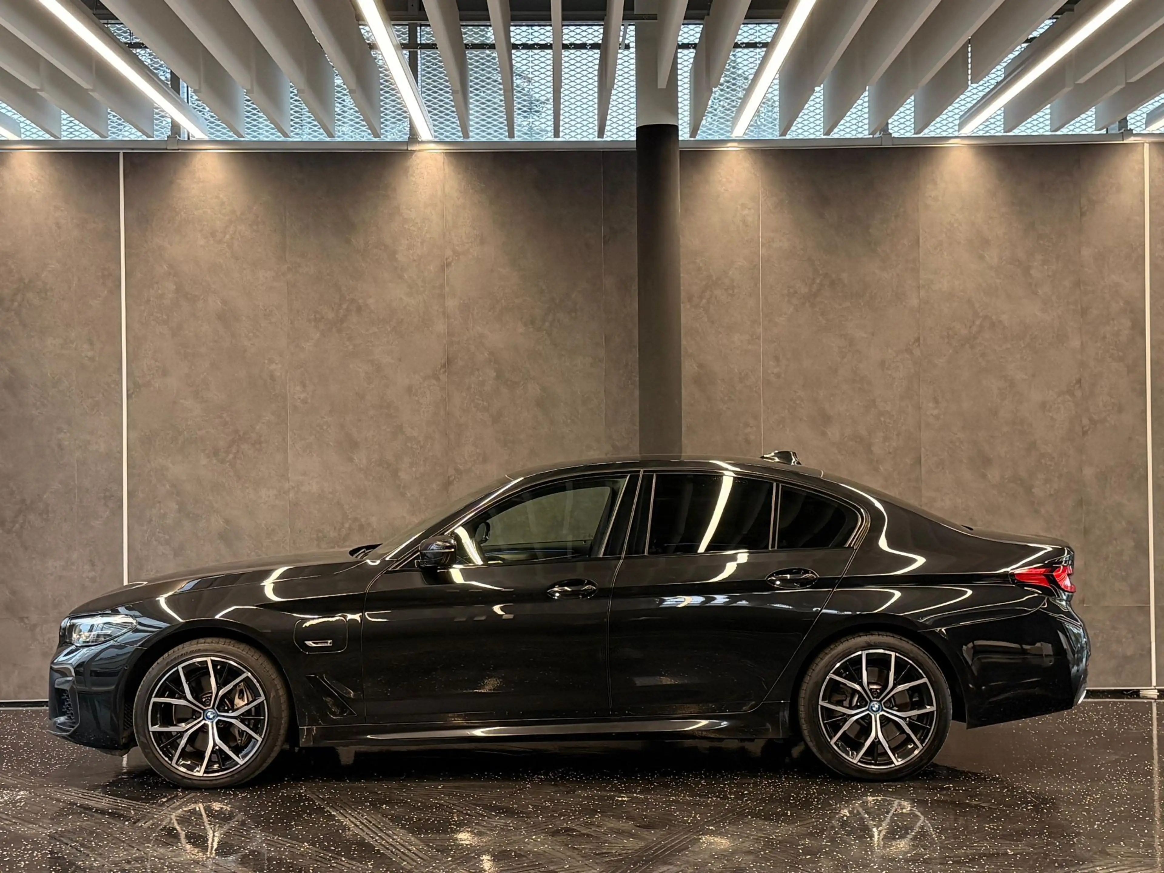 BMW 545 e PHEV xDrive M sport**M-Technic**Shadow-Line**AC — photo 6