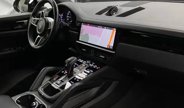 Porsche Cayenne view 18