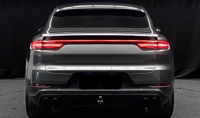 Porsche Cayenne view 4