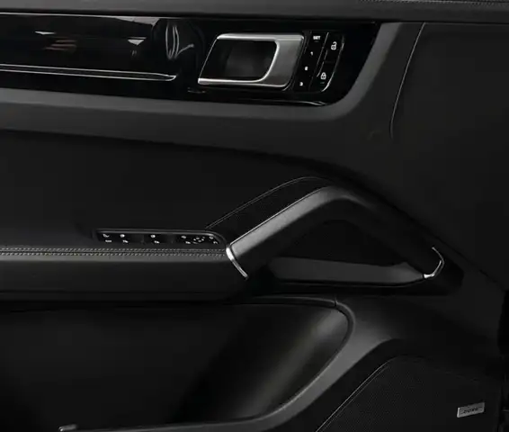 Porsche Cayenne view 25