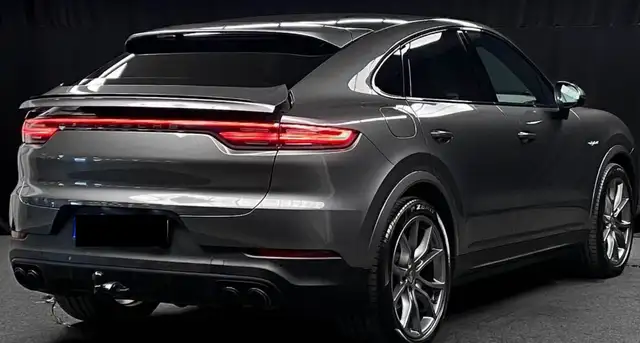 Porsche Cayenne view 7