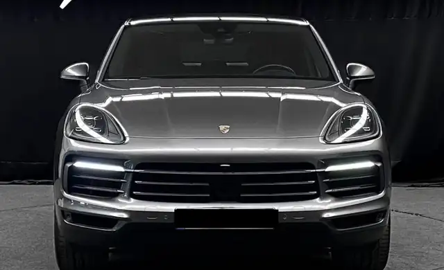 Porsche Cayenne view 3