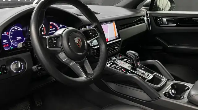 Porsche Cayenne view 27