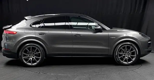 Porsche Cayenne view 2
